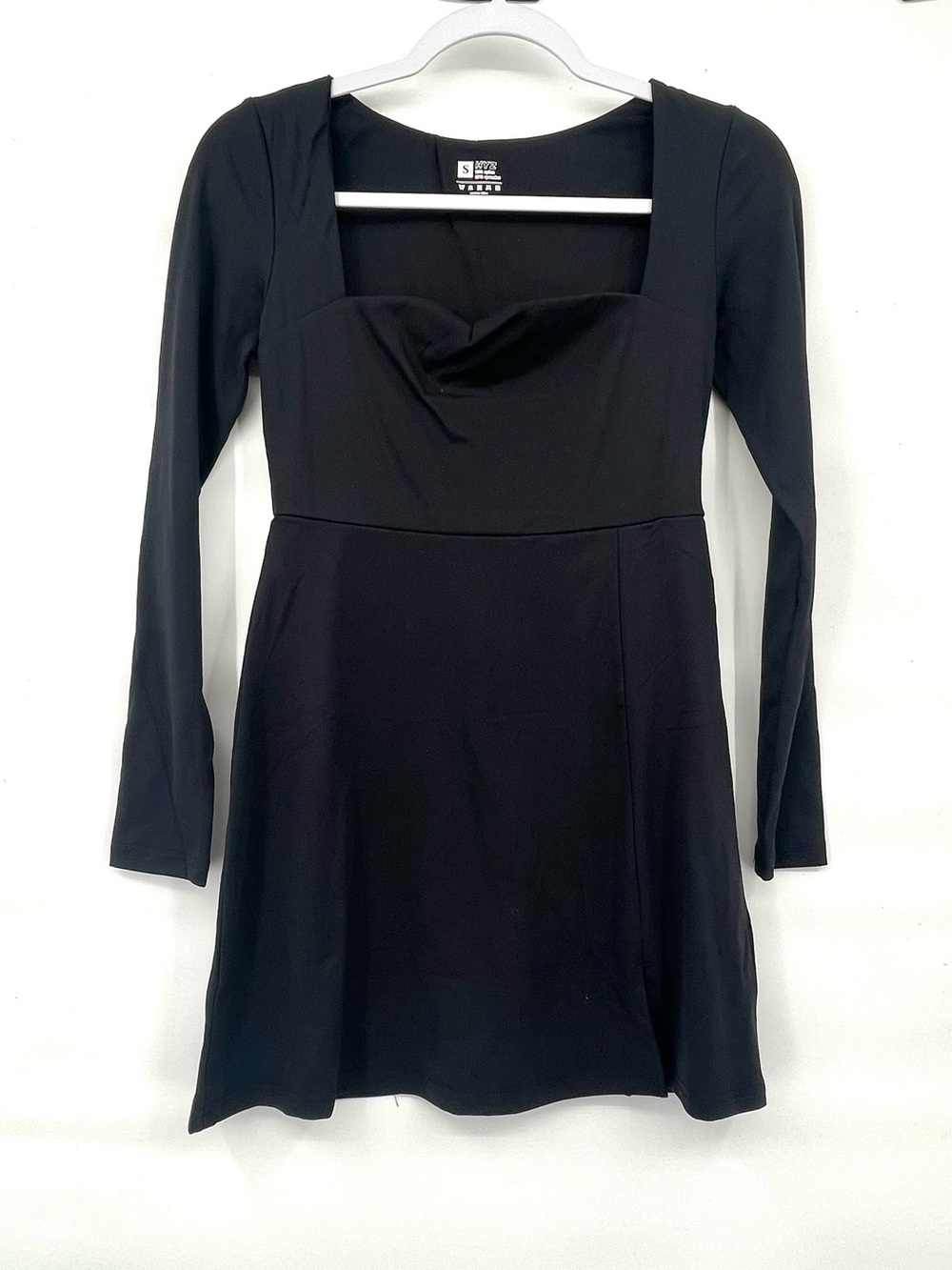 HYZ NWOT black long sleeve smoothing athletic dress